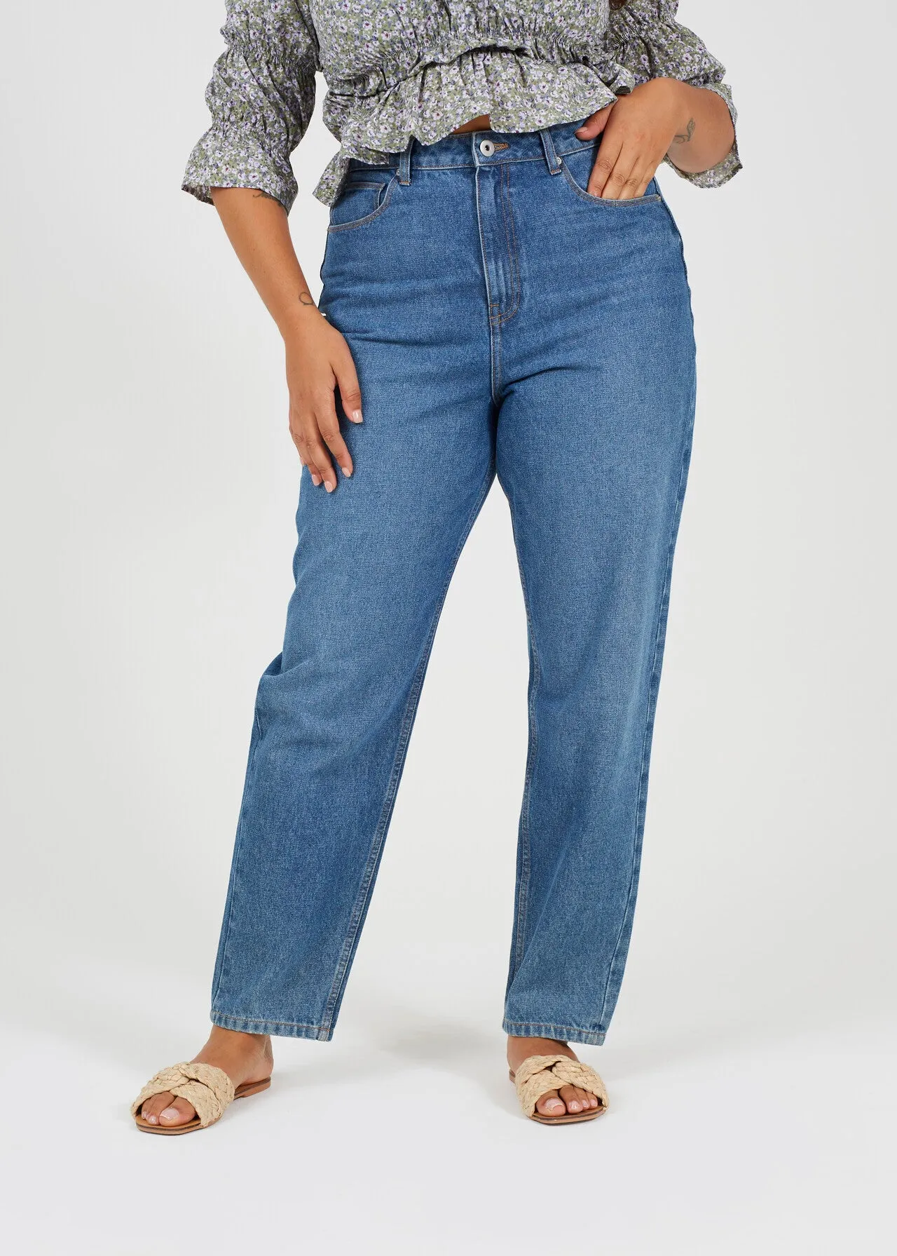PLUS SIZE MID BLUE HIGH WAISTED MOM JEANS