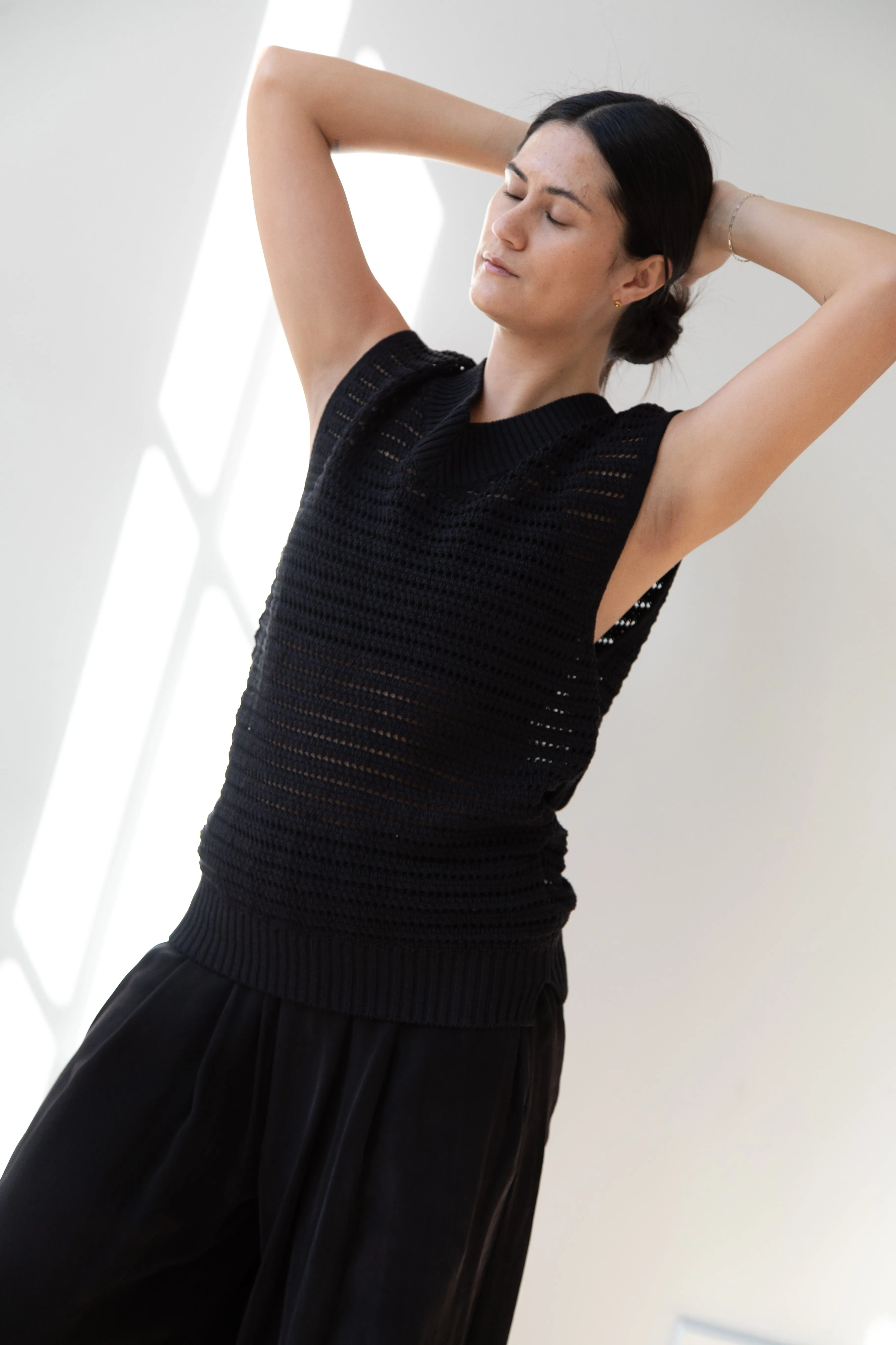 The Loom | Paper Vest in Black