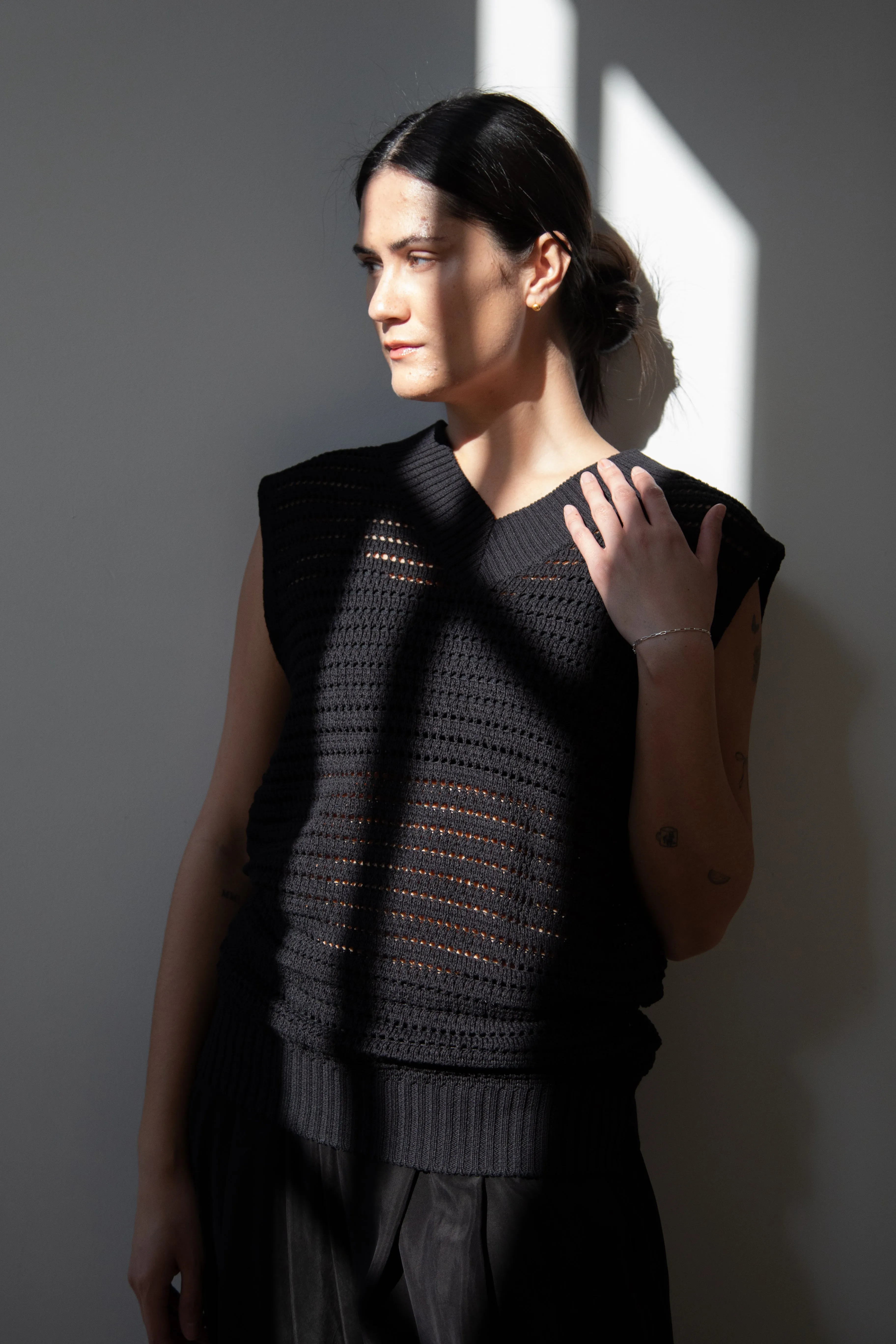 The Loom | Paper Vest in Black