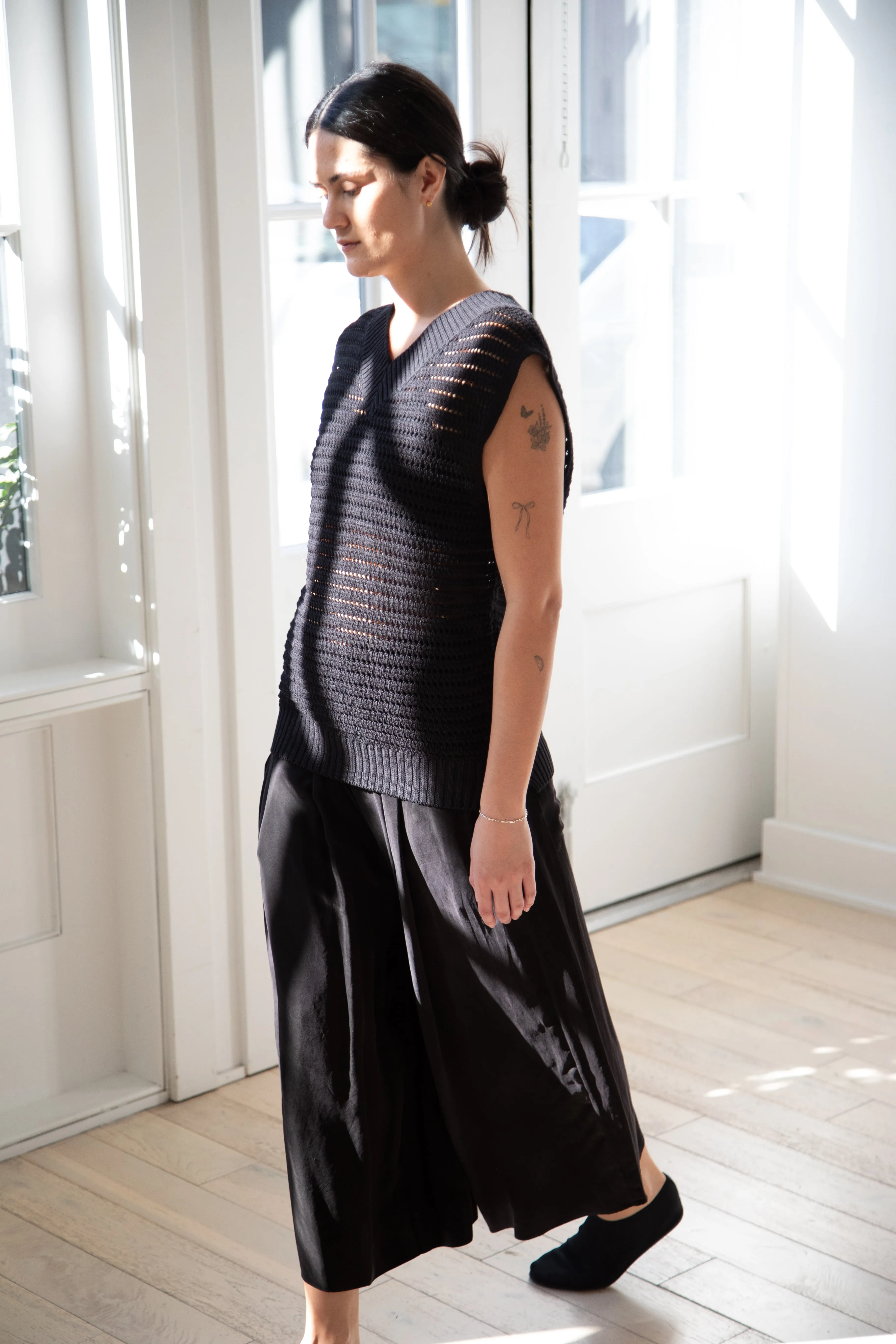 The Loom | Paper Vest in Black