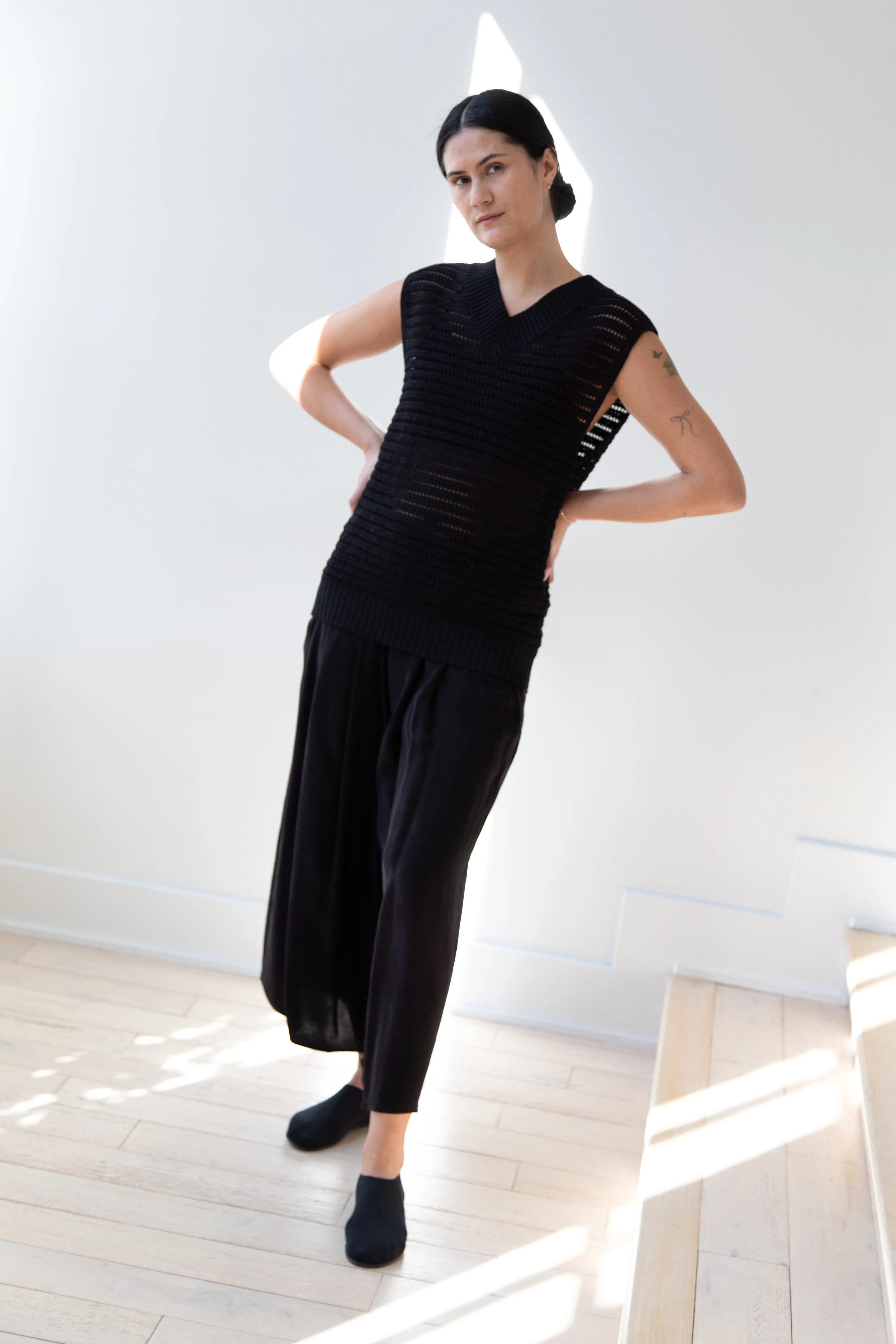 The Loom | Paper Vest in Black